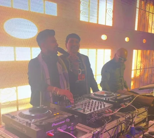 DJ**** (2307083202) — photo 3
