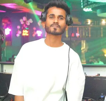 Bollywood DJ in Mumbai — DJ**** (21050447)