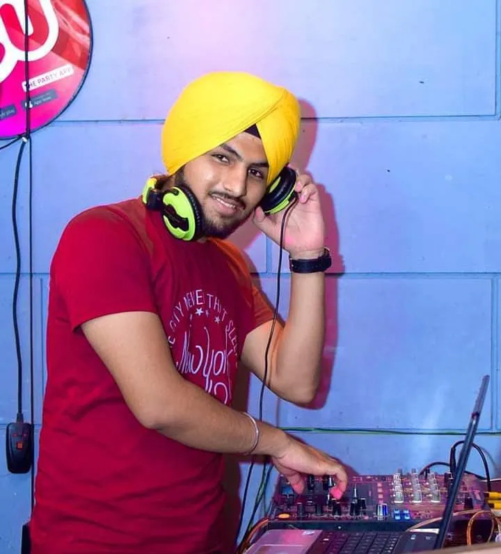 Dj**** (2307083197) — photo 9