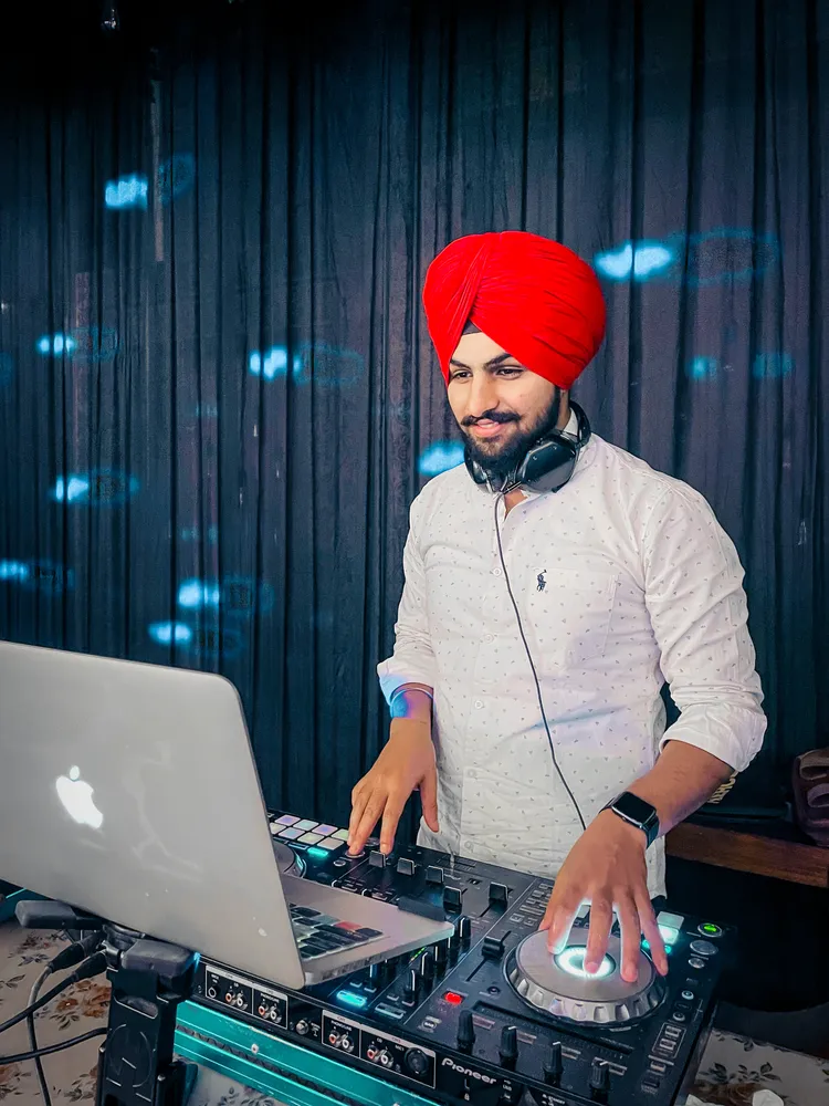 Dj**** (2307083197) — photo 2