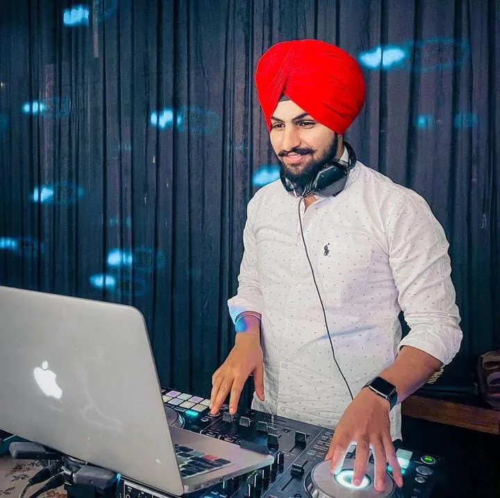 Dj**** (2307083197) — photo 3
