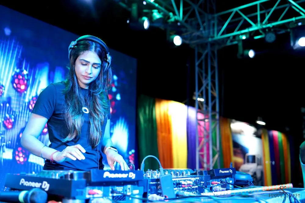 DJ**** (2410273) — photo 3