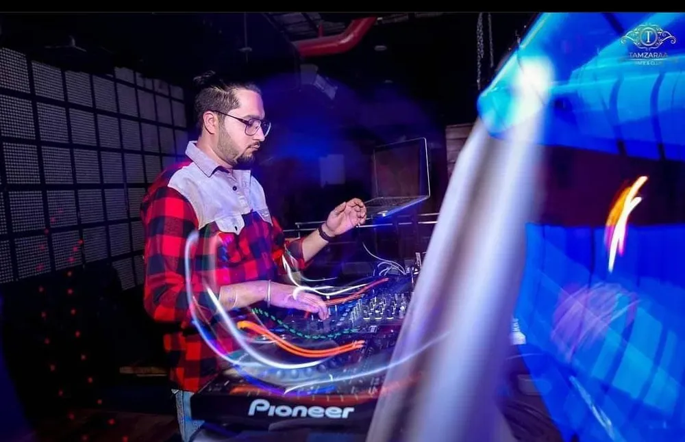 DJ**** (21080124) — photo 6