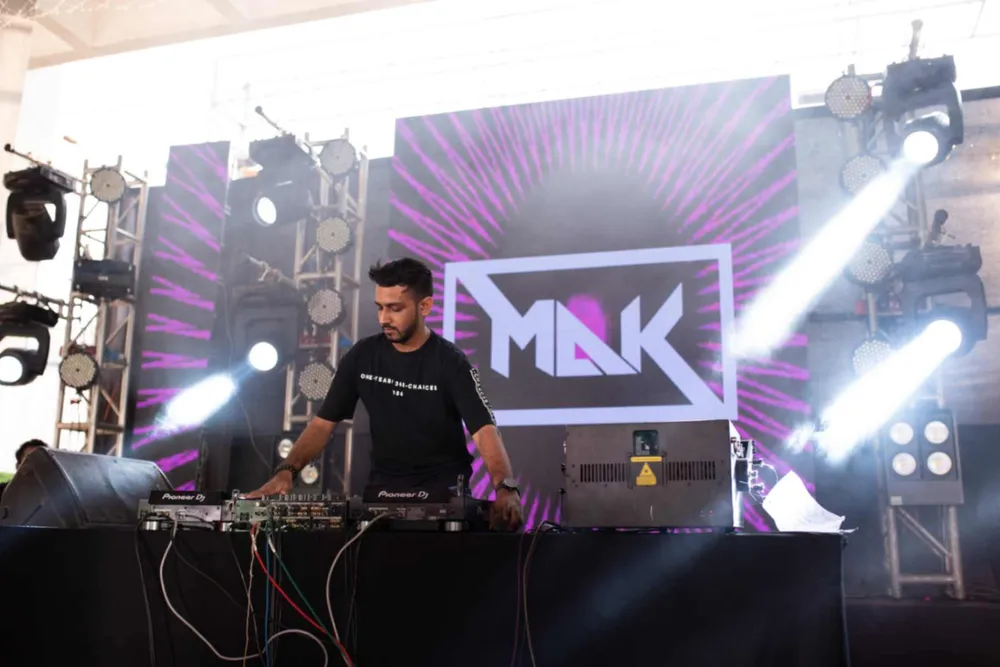 DJ**** (2307083074) — photo 2