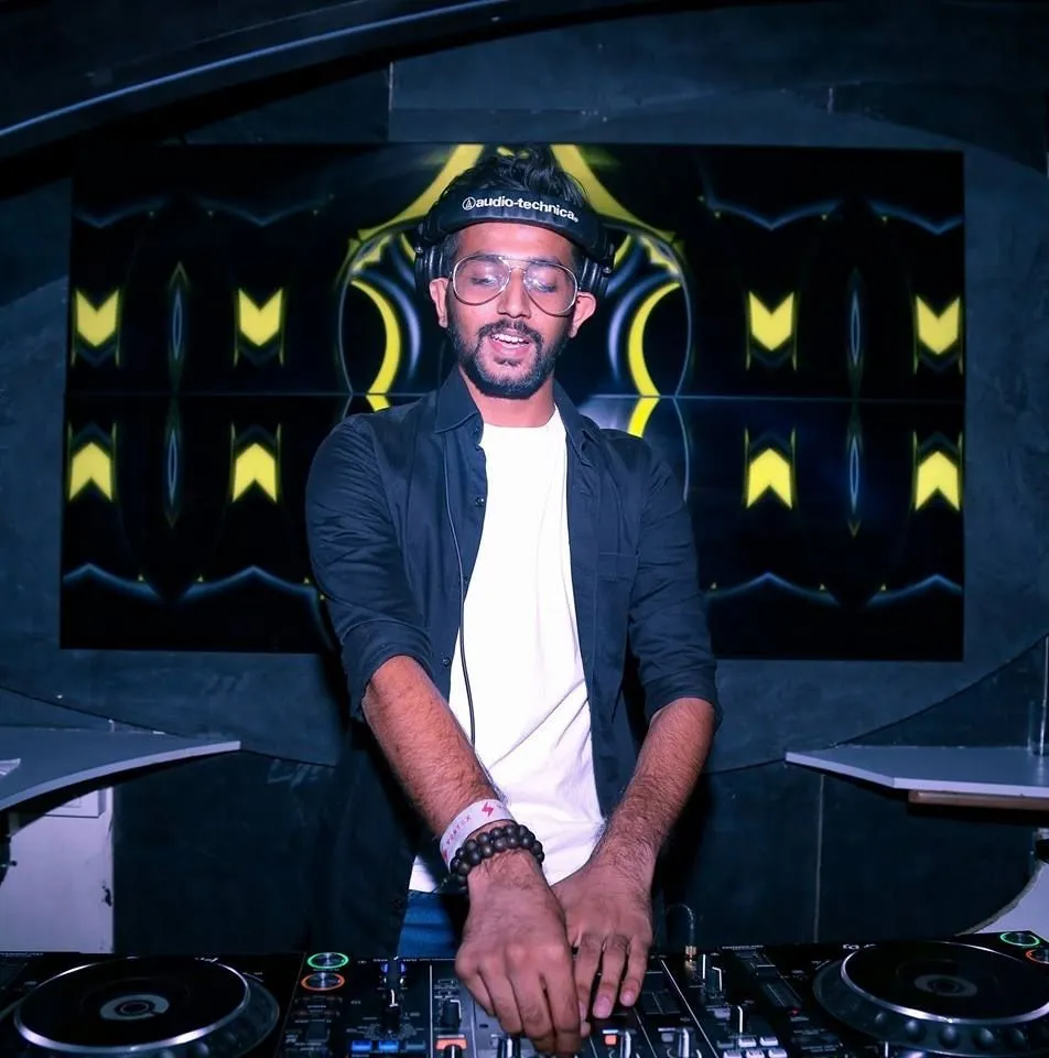 DJ**** (2307083074) — photo 16