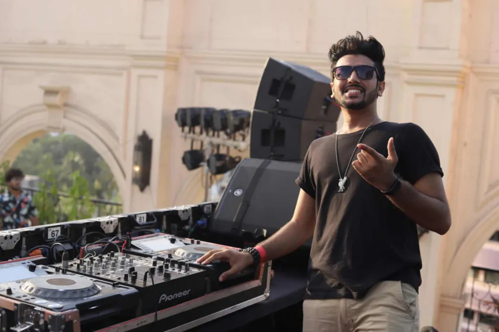 DJ**** (2307083074) — photo 14